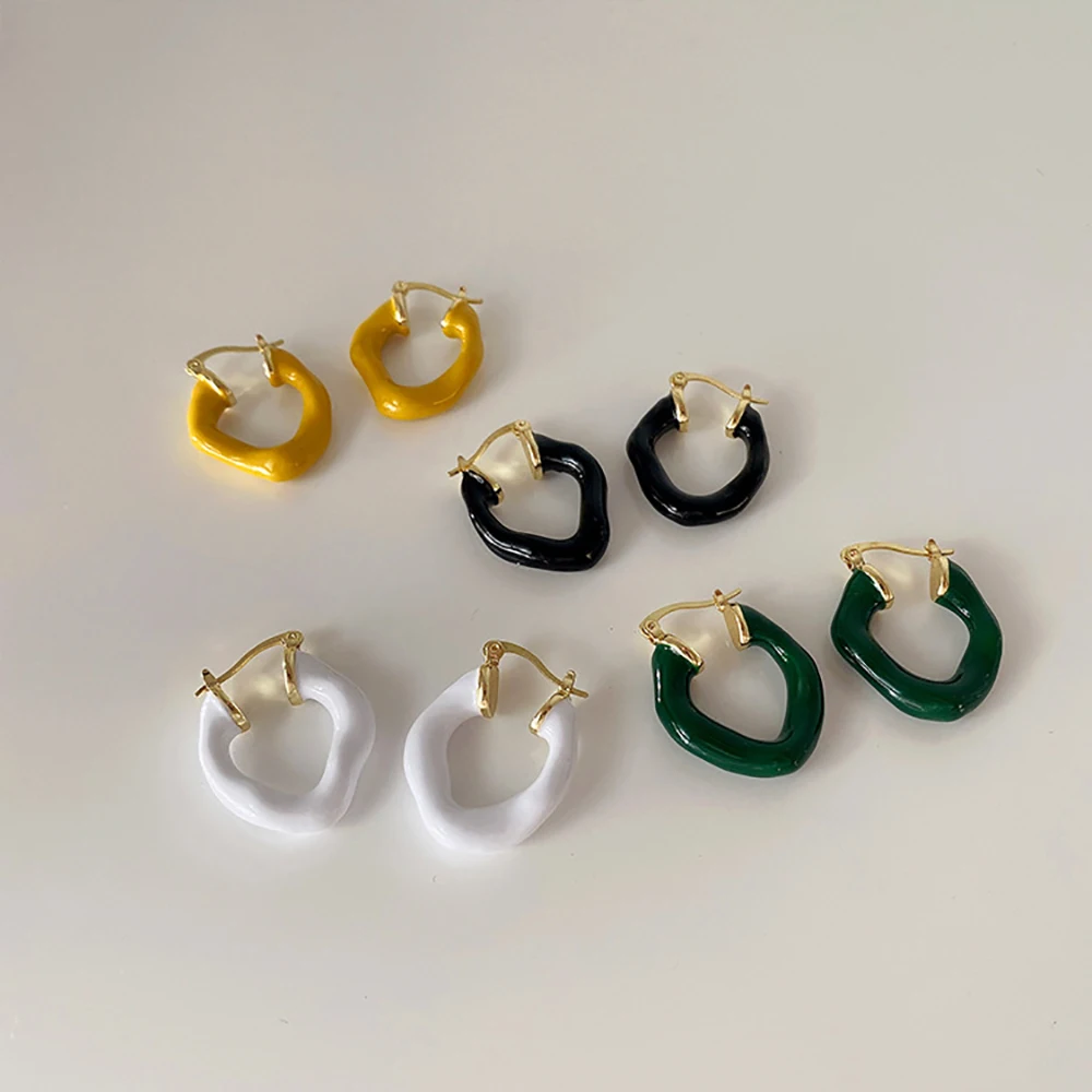 Ghidbk New Twisted Enamel Hoop Earrings For Women Vintage White Blue Glaze Huggie Earrings Gold Color Enamel Geometric Earrings
Ghidbk New Twisted Enamel Hoop Earrings For Women Vintage White Blue Glaze Huggie Earrings Gold Color Enamel Geometric Earrings