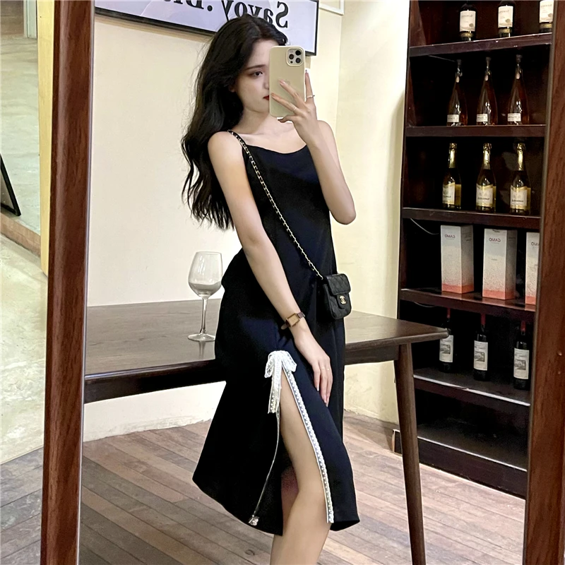 Women's Sling Long Dresses Summer Fashion Sleeveless Lace Slit Black Evening Dress Sexy V-neck Maxi Dress
Women's Sling Long Dresses Summer Fashion Sleeveless Lace Slit Black Evening Dress Sexy V-neck Maxi Dress
