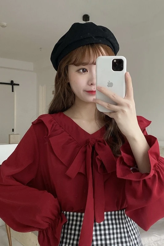 Red Top Women's Retro French Spring and Autumn 2020 New Design Sense Niche Long Sleeve Chiffon Doll Collar Shirt
Red Top Women's Retro French Spring and Autumn 2020 New Design Sense Niche Long Sleeve Chiffon Doll Collar Shirt