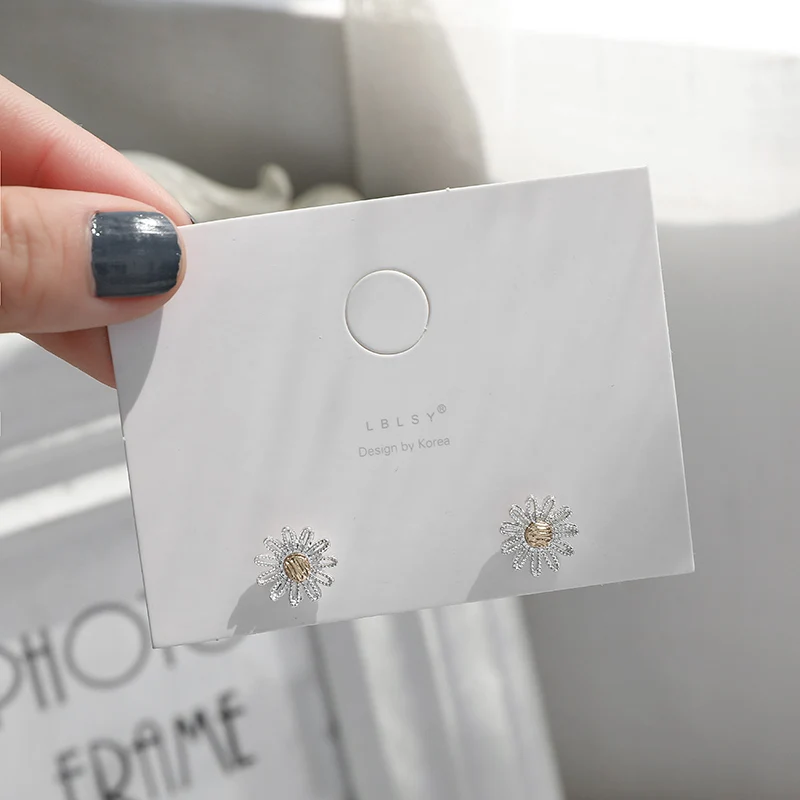 S925 Silver Needle Fresh And Simple Wild Hollow Small Daisy Flower Earrings Temperament Wild Small Earring Ear Clip Female
S925 Silver Needle Fresh And Simple Wild Hollow Small Daisy Flower Earrings Temperament Wild Small Earring Ear Clip Female