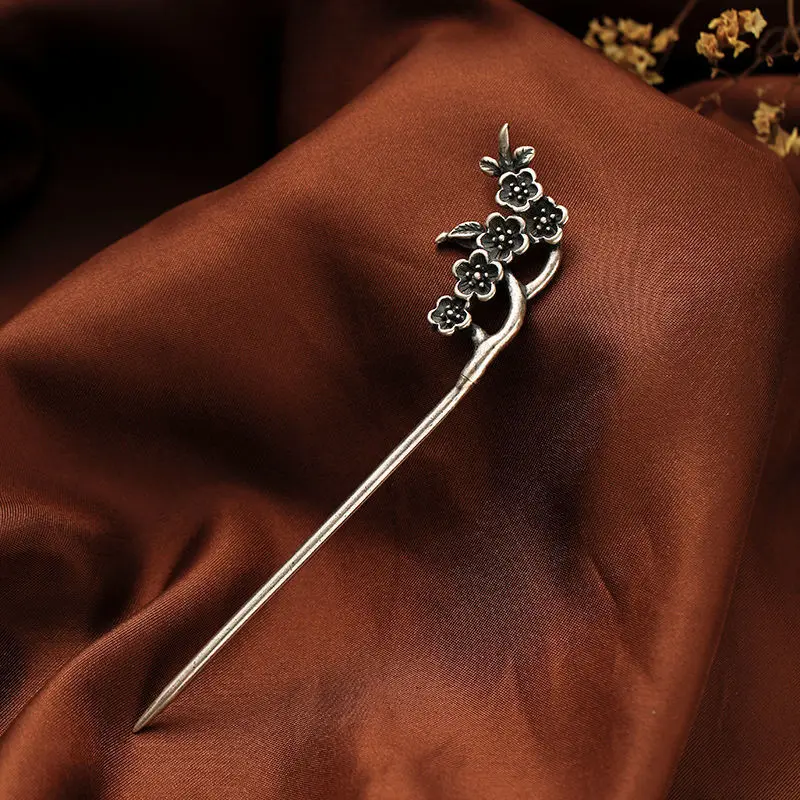 Summer special silver inlaid classic plum plate hairpin hairpin exquisite charm and elegant ladies jewelry
Summer special silver inlaid classic plum plate hairpin hairpin exquisite charm and elegant ladies jewelry