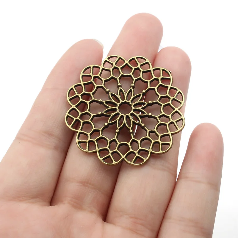 5pcs/lot Antique Bronze Large Hollow Filigree Flower Charms Pendants for Necklace Jewelry Making Accessories 39x39mm
5pcs/lot Antique Bronze Large Hollow Filigree Flower Charms Pendants for Necklace Jewelry Making Accessories 39x39mm