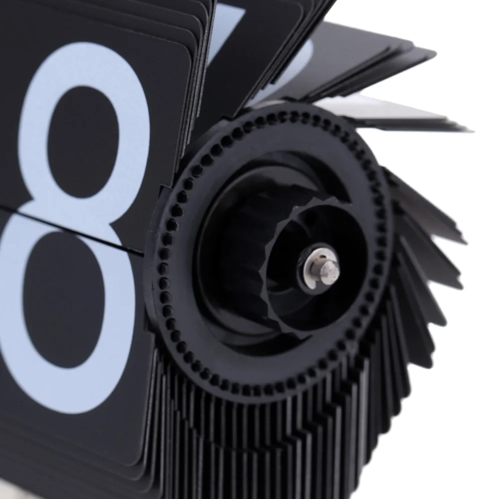 Small Scale Table Clock Retro Flip Over Clock Stainless Steel Internal Gear Operated Quartz Clocks Black White Home Decoration 
Small Scale Table Clock Retro Flip Over Clock Stainless Steel Internal Gear Operated Quartz Clocks Black White Home Decoration