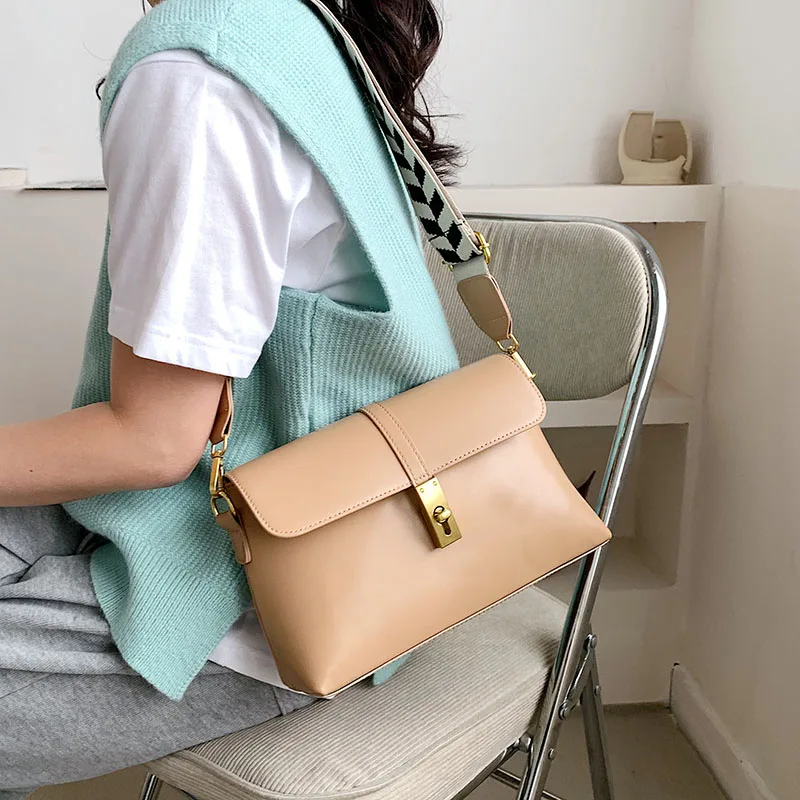 Small PU Leather Solid Color Crossbody Shoulder Bag for Women 2021 Trendy Fashion Luxury Travel Branded Handbags and Purses
Small PU Leather Solid Color Crossbody Shoulder Bag for Women 2021 Trendy Fashion Luxury Travel Branded Handbags and Purses
