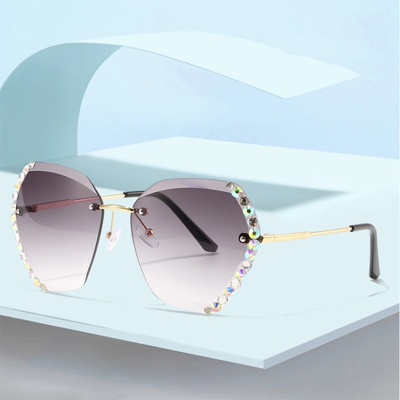 Fashion Retro Luxury Diamond Rhinestone Sunglasses For Women Brand Design Ladies Elegant Sexy Summer Outdoor Travel Sun Glasses
Fashion Retro Luxury Diamond Rhinestone Sunglasses For Women Brand Design Ladies Elegant Sexy Summer Outdoor Travel Sun Glasses