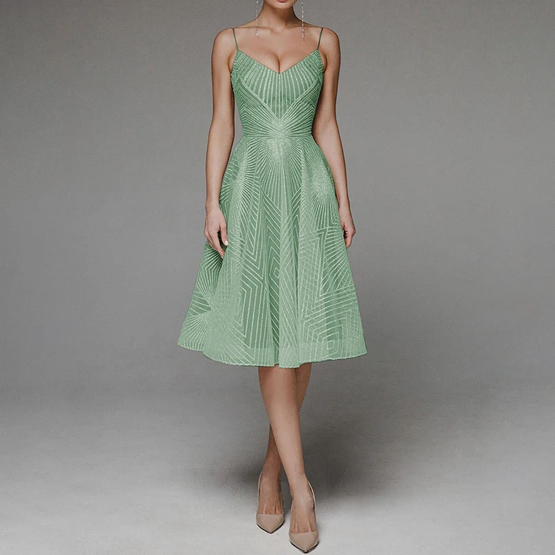 Sexy Suspender Embroidered Sleeveless Dress High Waist Evening Gown 2021 Summer Bohemian British Fashion Casual Women Clothing
Sexy Suspender Embroidered Sleeveless Dress High Waist Evening Gown 2021 Summer Bohemian British Fashion Casual Women Clothing