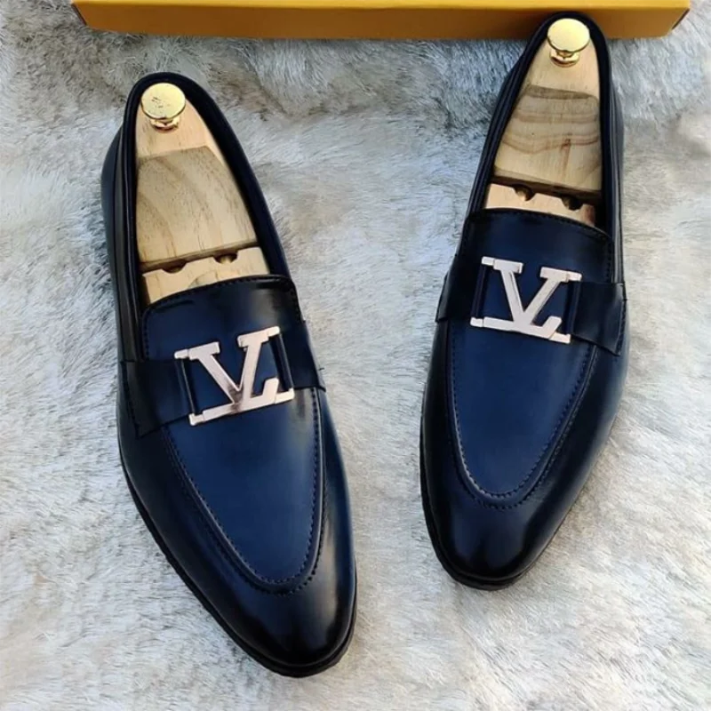 2021 New Men's Shoes Fashion Casual Business High-end Solid Color PU Classic Metal V Decorative Comfortable Loafers 6KF300
2021 New Men's Shoes Fashion Casual Business High-end Solid Color PU Classic Metal V Decorative Comfortable Loafers 6KF300