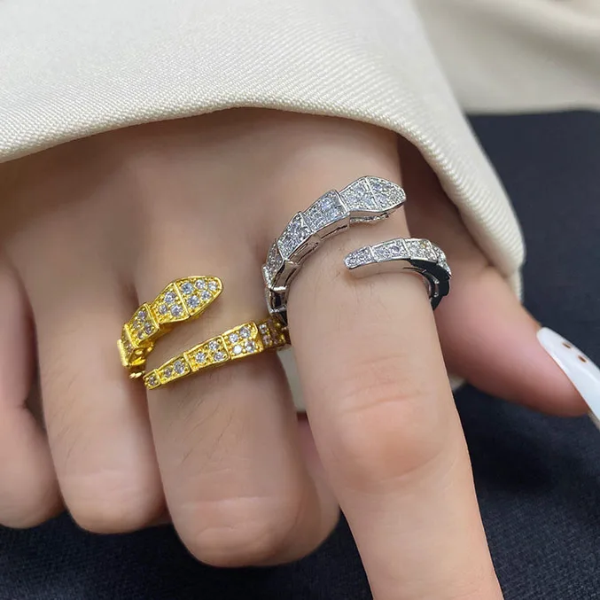 Shiny Crystal Beads Inlaid Twisted Serpentine Shape Finger Rings For Women Sexy Snake Animal Ring Jewelry Gift
Shiny Crystal Beads Inlaid Twisted Serpentine Shape Finger Rings For Women Sexy Snake Animal Ring Jewelry Gift