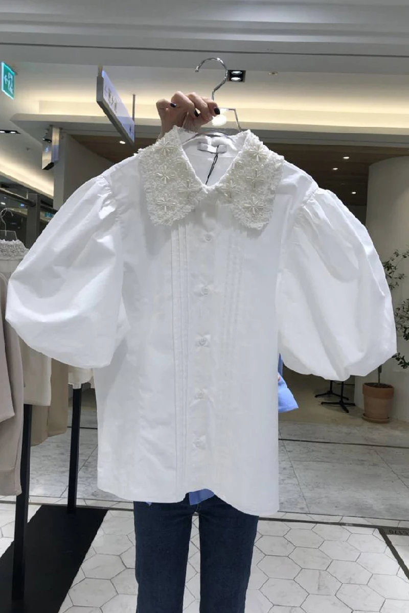 SuperAen Beading Lace Turn Down Collar Puff Sleeve Short White Shirt Summer 2021 New Retro Loose Solid Pleated Womens Tops
SuperAen Beading Lace Turn Down Collar Puff Sleeve Short White Shirt Summer 2021 New Retro Loose Solid Pleated Womens Tops
