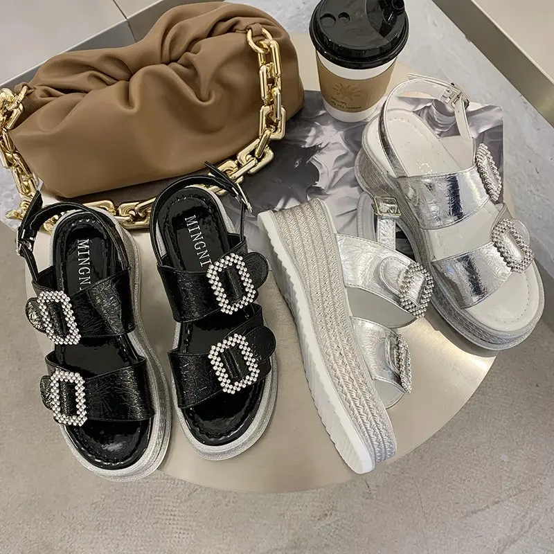 2020 new summer thick bottom increased slope with Roman sandals female fashion wild rhinestone word buckle sandals X066
2020 new summer thick bottom increased slope with Roman sandals female fashion wild rhinestone word buckle sandals X066