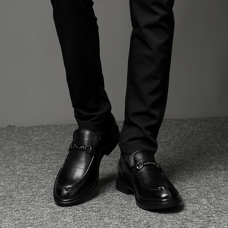 Slip on Fashion Casual shoes breathable genuine Leather Loafers Shoes Men Driving Moccasins Comfortable shoes big size 47 
Slip on Fashion Casual shoes breathable genuine Leather Loafers Shoes Men Driving Moccasins Comfortable shoes big size 47