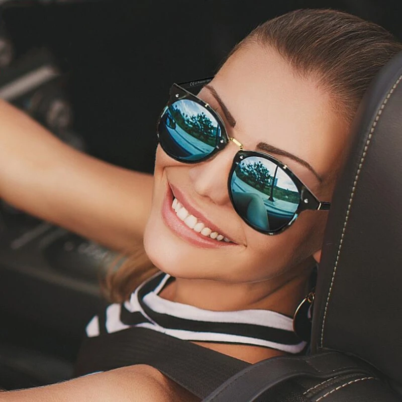 Vintage Rivets Women Sunglasses Candy Color Luxury UV400 Oculos De Sol Feminino Classic Outdoor Travel Glasses
Vintage Rivets Women Sunglasses Candy Color Luxury UV400 Oculos De Sol Feminino Classic Outdoor Travel Glasses