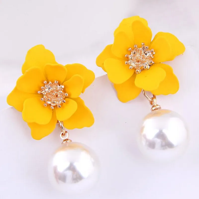 Temperament Short Fashion Imitation Pearl Jewelry Sweet Flower Personality Earrings
Temperament Short Fashion Imitation Pearl Jewelry Sweet Flower Personality Earrings