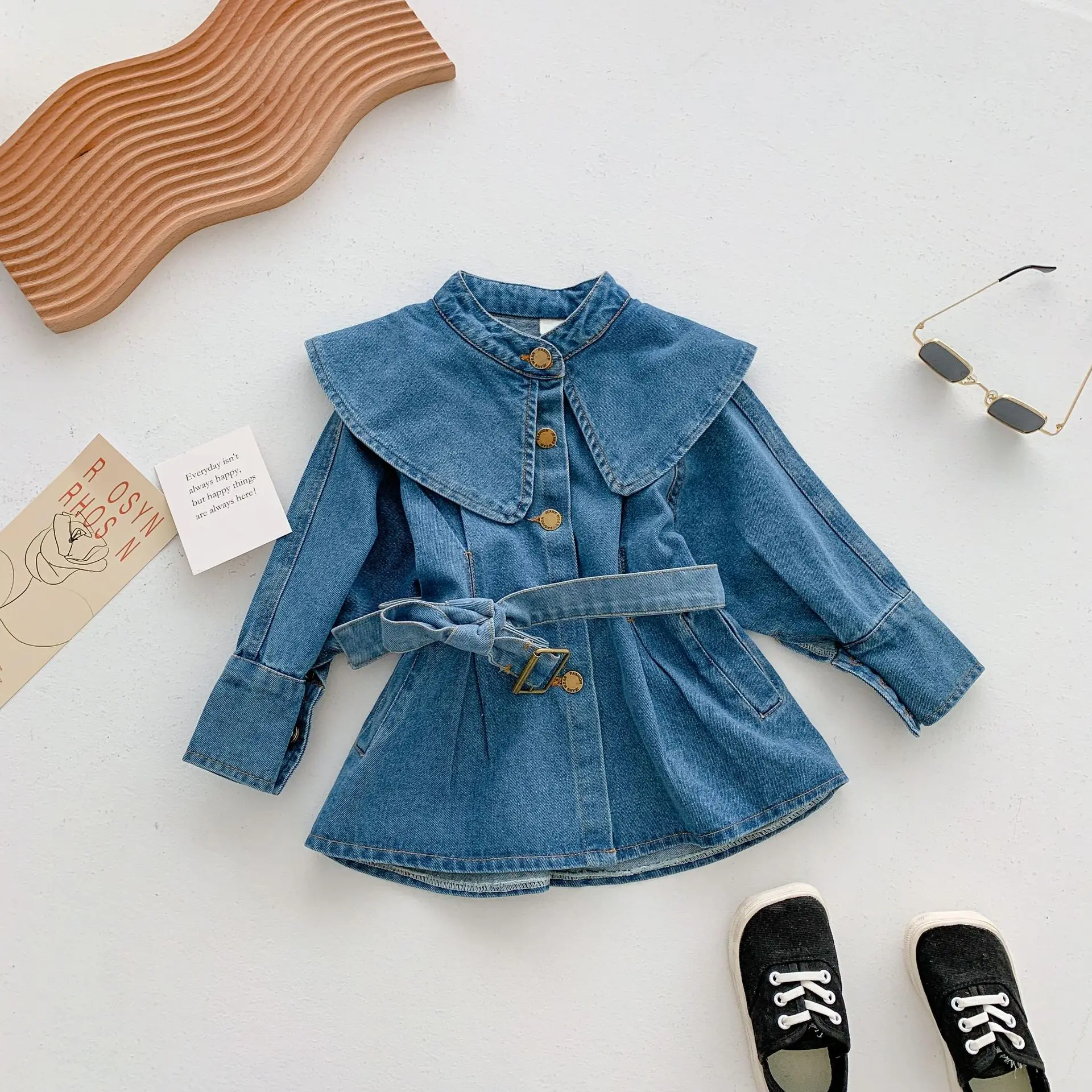 Autumn New Arrival Korean style cotton hot selling fashion casual denim coat with large lapel for cute cool baby girls
Autumn New Arrival Korean style cotton hot selling fashion casual denim coat with large lapel for cute cool baby girls