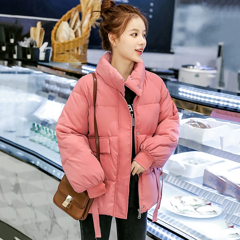 Korean Women's Short Down Cotton Jacket 2020 Winter New Thickening Warm Cotton Jackets Casual Stand Collar Parka Overcoat F1321
Korean Women's Short Down Cotton Jacket 2020 Winter New Thickening Warm Cotton Jackets Casual Stand Collar Parka Overcoat F1321