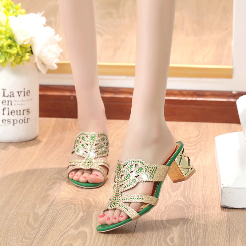 2020 Summer Women's Rhinestones Slippers Slides Fashion Thick High Heels Gladiator Sandals Beach Flip Flops Shoes Woman
2020 Summer Women's Rhinestones Slippers Slides Fashion Thick High Heels Gladiator Sandals Beach Flip Flops Shoes Woman