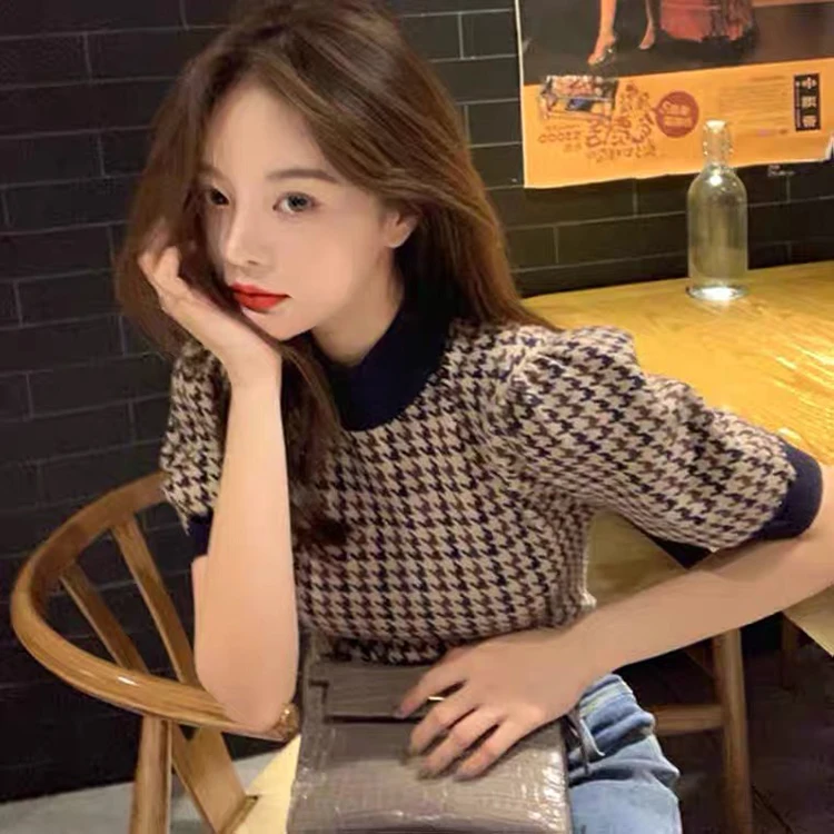 Spring and summer new retro knitted short-sleeved top women clothing graphic t shirts
Spring and summer new retro knitted short-sleeved top women clothing graphic t shirts