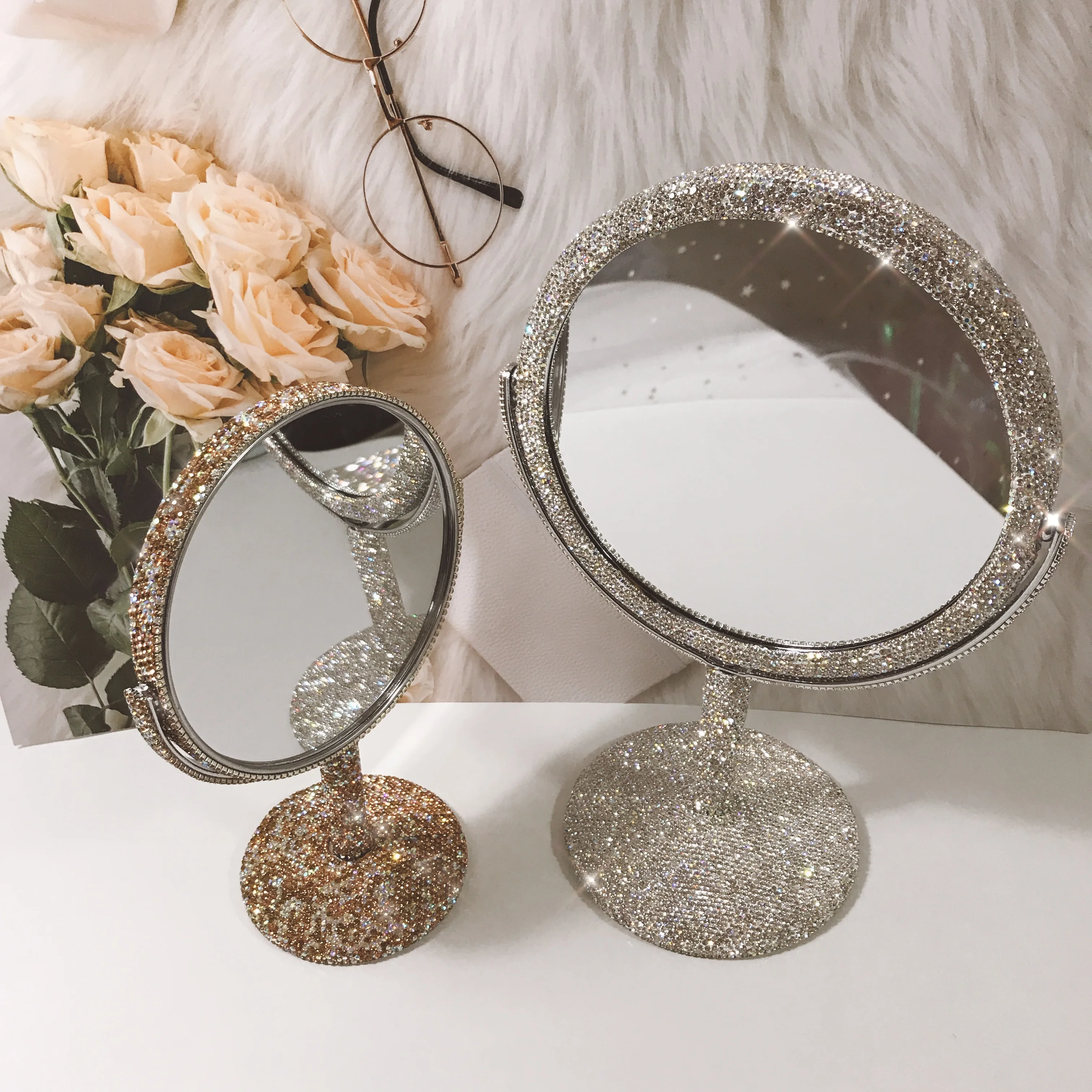 Sparkling High-grade Diamond Makeup Mirror Creative Rhinestone Mirrors Rotatable Girl Bling Room Table Makeup Decor Round Mirror
Sparkling High-grade Diamond Makeup Mirror Creative Rhinestone Mirrors Rotatable Girl Bling Room Table Makeup Decor Round Mirror