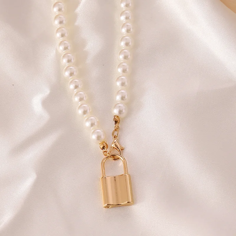 Luokey 2020 Pearl Chain Choker Lock Necklace Party Fashion Clavicle Chockers Pendant Necklace For Women Collar Statement Jewelry
Luokey 2020 Pearl Chain Choker Lock Necklace Party Fashion Clavicle Chockers Pendant Necklace For Women Collar Statement Jewelry