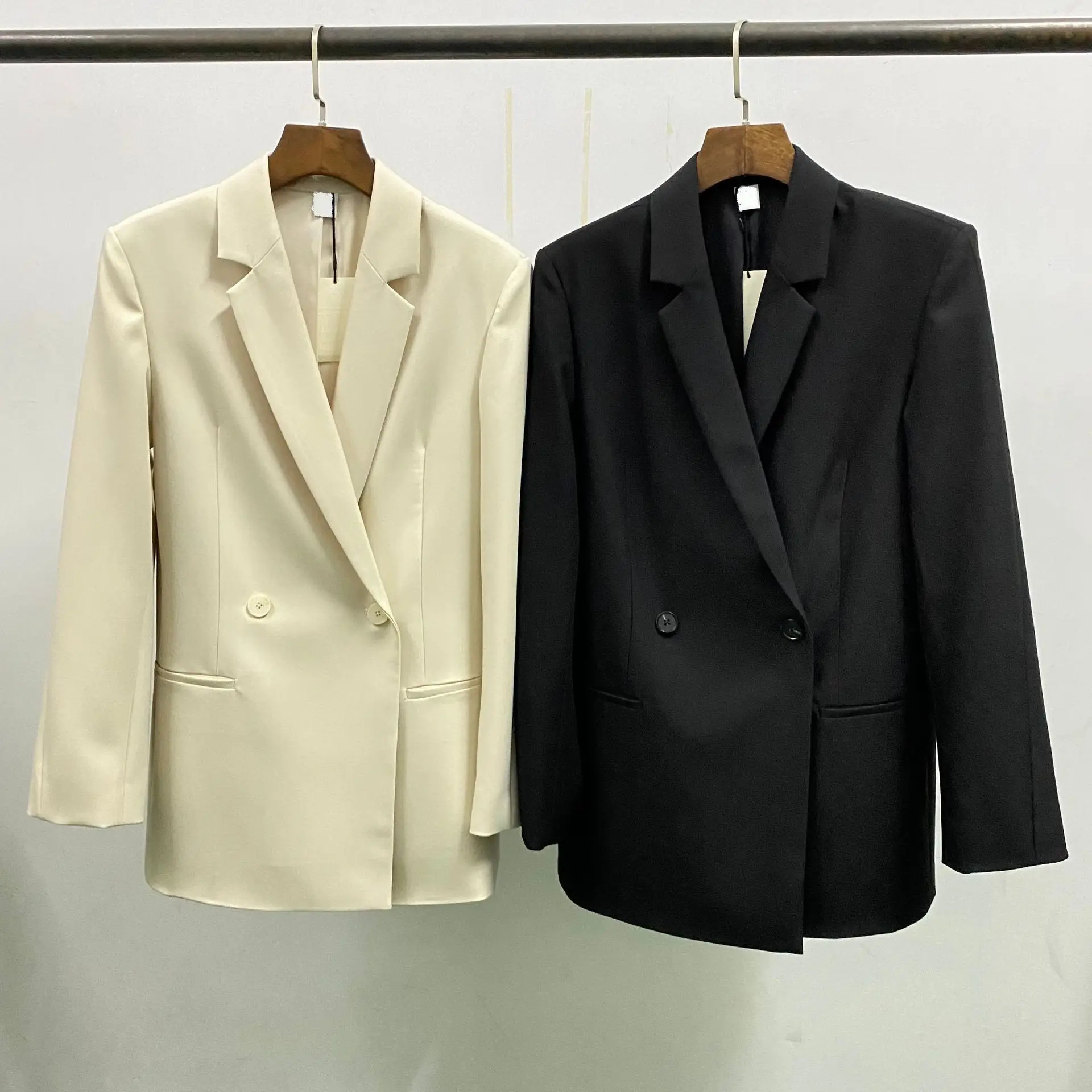 Women Coat 2021 Autumn and Winter New Two-color Silhouette Double-breasted Blazer
Women Coat 2021 Autumn and Winter New Two-color Silhouette Double-breasted Blazer
