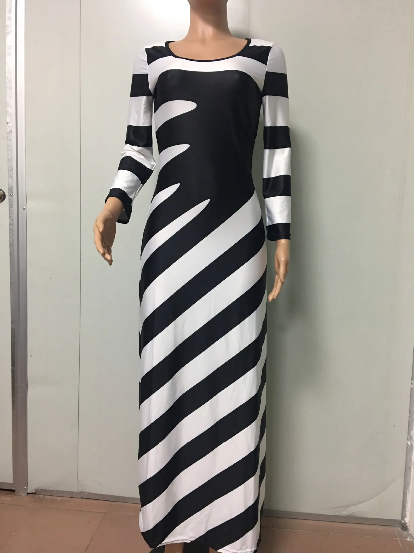 Women's New Style Long Skirt Nine-Sleeve Round Neck Striped Zebra Pattern Long Sleeve Dress Office Elegant Women's Clothing
Women's New Style Long Skirt Nine-Sleeve Round Neck Striped Zebra Pattern Long Sleeve Dress Office Elegant Women's Clothing