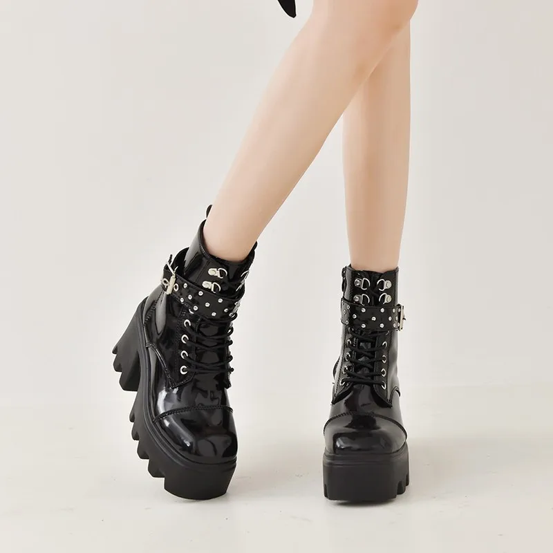 2021 New Winter Patent Leather Platform Platform Lace-up Buckle Short Boots Martin Boots
2021 New Winter Patent Leather Platform Platform Lace-up Buckle Short Boots Martin Boots