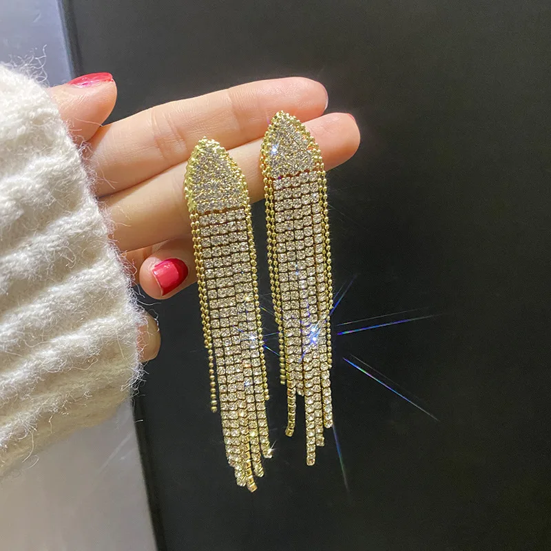 Long Tassel Earrings Exaggerated Fashion Elegant Temperament Crystal Earrings 2021 New Ear Jewelry
Long Tassel Earrings Exaggerated Fashion Elegant Temperament Crystal Earrings 2021 New Ear Jewelry