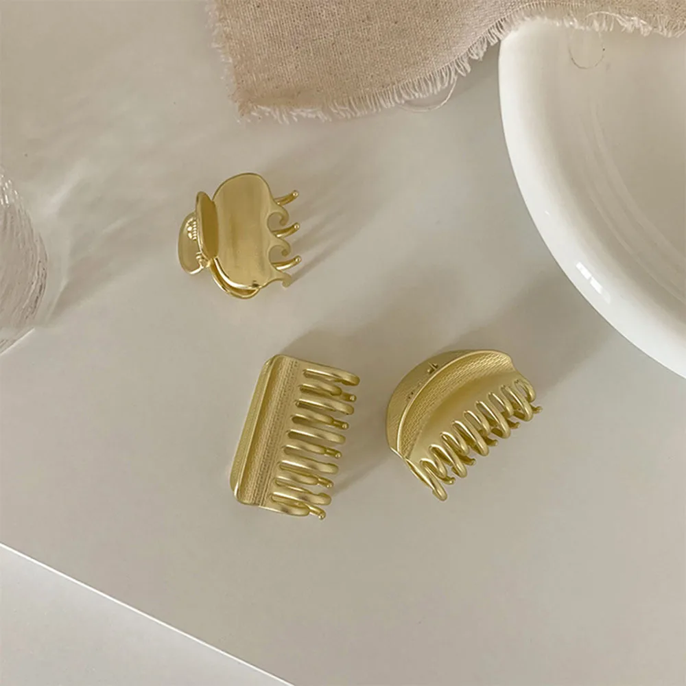 1Pcs Fashion Small Simple Wild Geometric Hair Claw for Women Girls Clamps Hair Crab Metal Hair Clip Claw Accessories Headwear
1Pcs Fashion Small Simple Wild Geometric Hair Claw for Women Girls Clamps Hair Crab Metal Hair Clip Claw Accessories Headwear