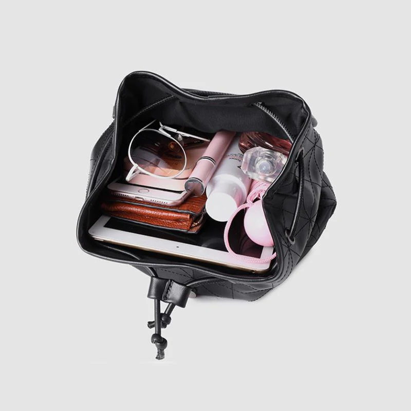 Women's Bag 2021 New Black Flip Soft Shoulder Bag Large Capacity Chain Bag Fashion Lingge Leather Backpack Women
Women's Bag 2021 New Black Flip Soft Shoulder Bag Large Capacity Chain Bag Fashion Lingge Leather Backpack Women