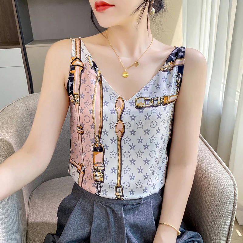 Retro foreign print halter for women summer flower Color loose short style sexy sleeveless bottom vest silk top to wear outside
Retro foreign print halter for women summer flower Color loose short style sexy sleeveless bottom vest silk top to wear outside