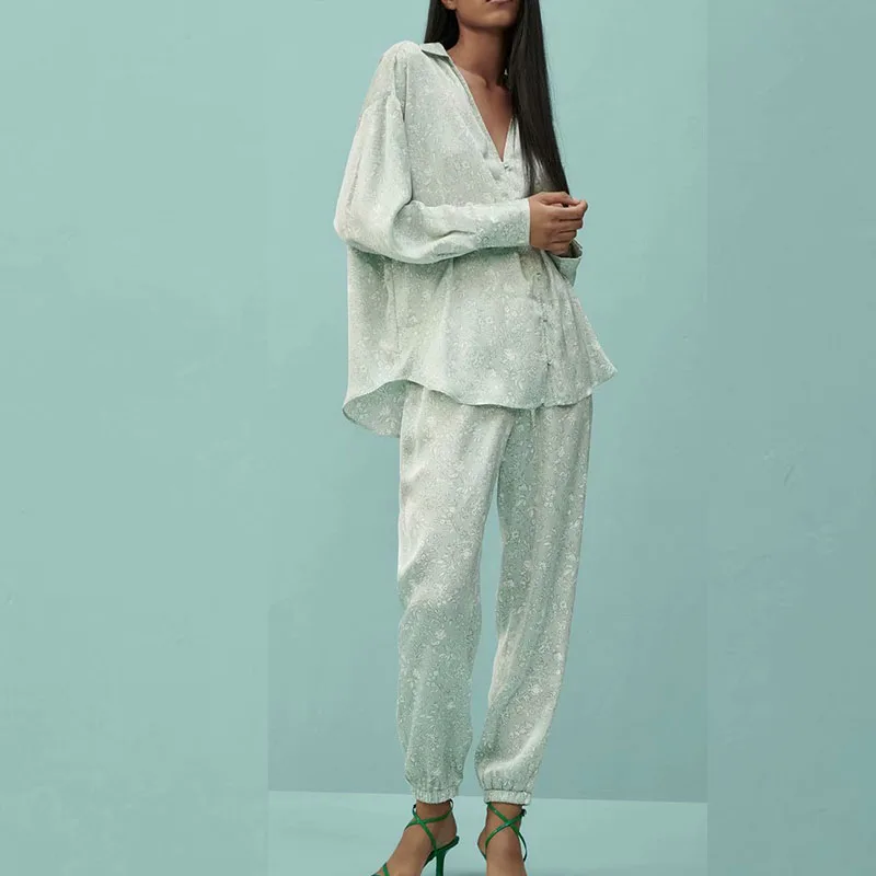 Women Summer Casual Suits 2-piece Sets 2021 Print Loose Shirts Tops and Trousers Female Elegant Fashion Street Clothing
Women Summer Casual Suits 2-piece Sets 2021 Print Loose Shirts Tops and Trousers Female Elegant Fashion Street Clothing