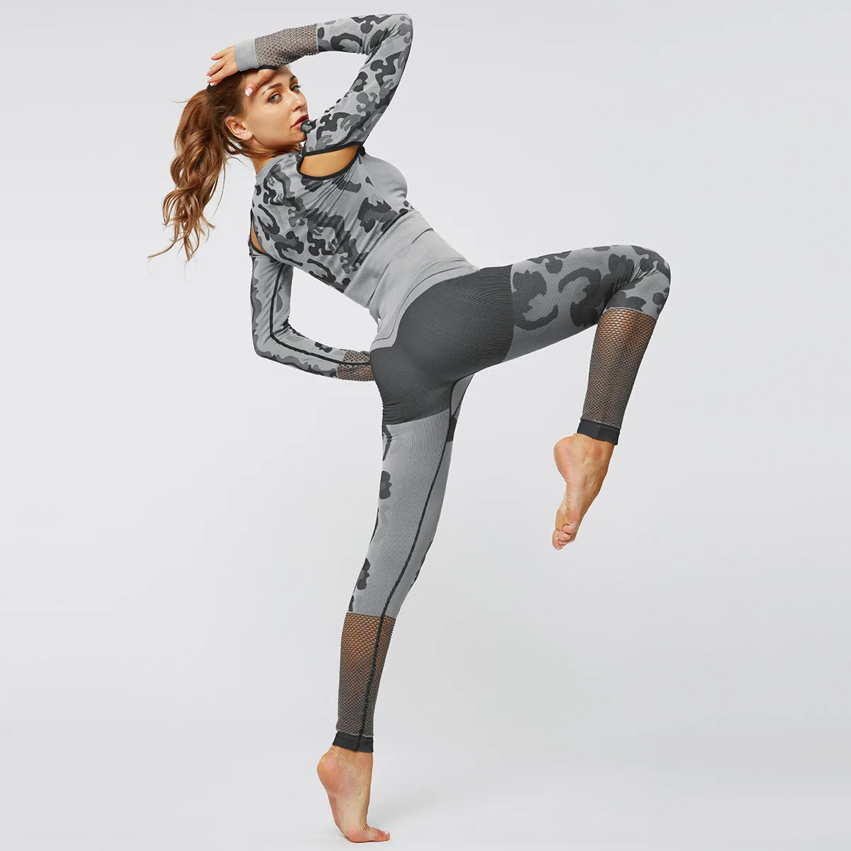 WILK camouflage hollow yoga clothing suit women's fitness seamless sports long-sleeved hip-lifting tights leggings yoga pants
WILK camouflage hollow yoga clothing suit women's fitness seamless sports long-sleeved hip-lifting tights leggings yoga pants