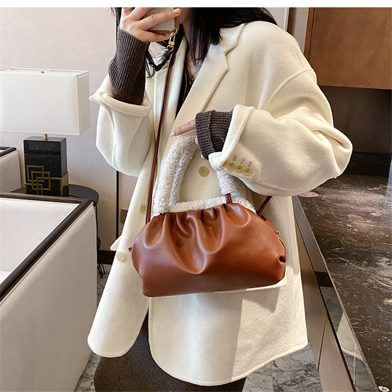 Retro Dumpling Bag Soft Leather Handbags Luxury 2020 Winter Plush Shoulder Bag Crossbody Bags For Women Bolsa De Hombro
Retro Dumpling Bag Soft Leather Handbags Luxury 2020 Winter Plush Shoulder Bag Crossbody Bags For Women Bolsa De Hombro