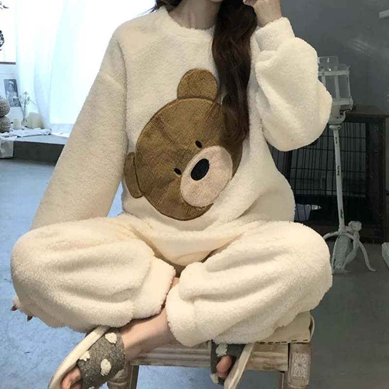 Плюшевая Пижама Bear осень-зима 2021 новая милая утолщенная теплая Домашняя одежда комплект из двух предметов женская зимняя одежда
Плюшевая Пижама Bear осень-зима 2021 новая милая утолщенная теплая Домашняя одежда комплект из двух предметов женская зимняя одежда