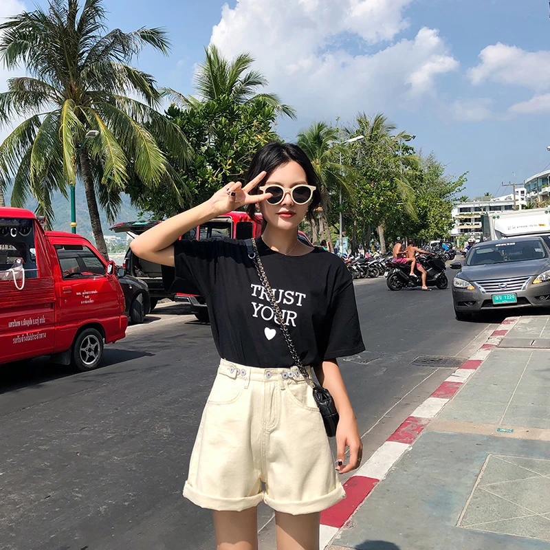 Streetwear womens shorts button denim high waist short harajuku denim fold wide legs blue shorts hot sale 2021 summer
Streetwear womens shorts button denim high waist short harajuku denim fold wide legs blue shorts hot sale 2021 summer