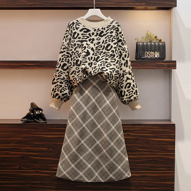 2020 New Winter Leopard Sweater Knitting Grid Long Skirt Women Two-Piece Suit Pullover Top Big Size Knitwear Outfit Loose
2020 New Winter Leopard Sweater Knitting Grid Long Skirt Women Two-Piece Suit Pullover Top Big Size Knitwear Outfit Loose