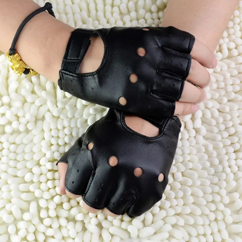 Men Unisex Artificial Leather Half-Finger Gloves Theatrical Punk Hip-Hop Driving Motorcycle Performance Party Fingerless Mittens
Men Unisex Artificial Leather Half-Finger Gloves Theatrical Punk Hip-Hop Driving Motorcycle Performance Party Fingerless Mittens