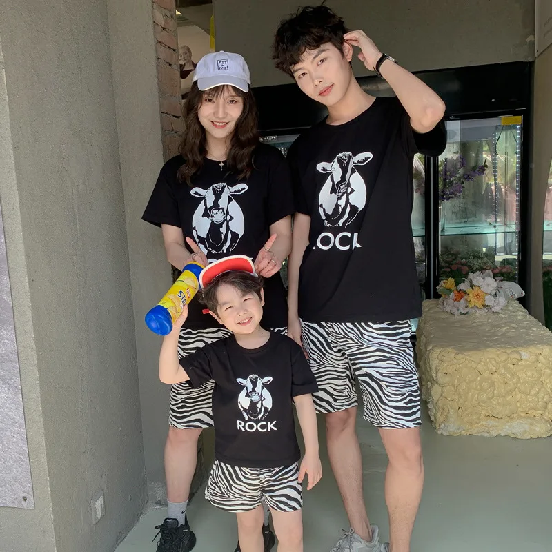 Parent-Child Outfit Family Matching Look Summer Cotton T-Shirt Mom and daughter Baby clothes
Parent-Child Outfit Family Matching Look Summer Cotton T-Shirt Mom and daughter Baby clothes