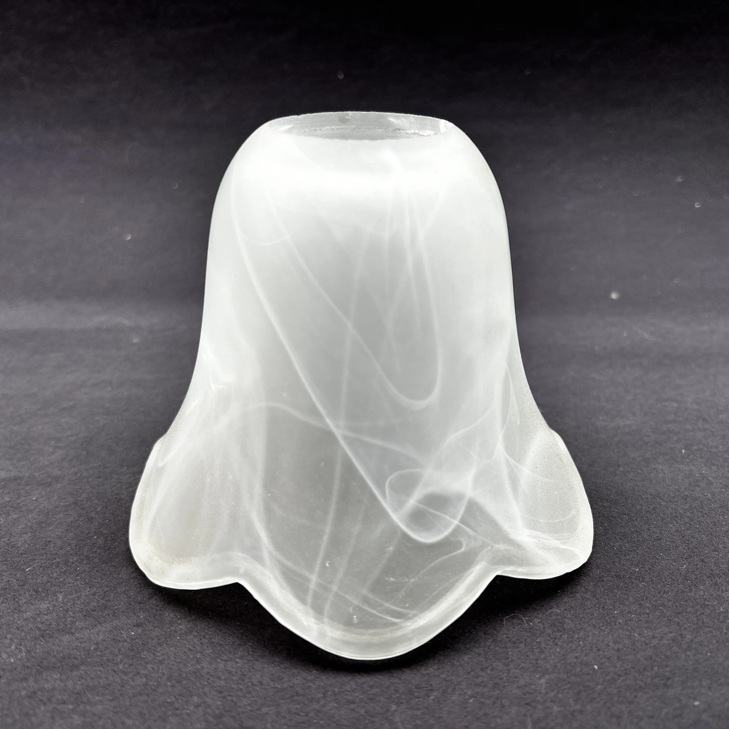 Стеклянный абажур для светильника 
Стеклянный абажур для светильника