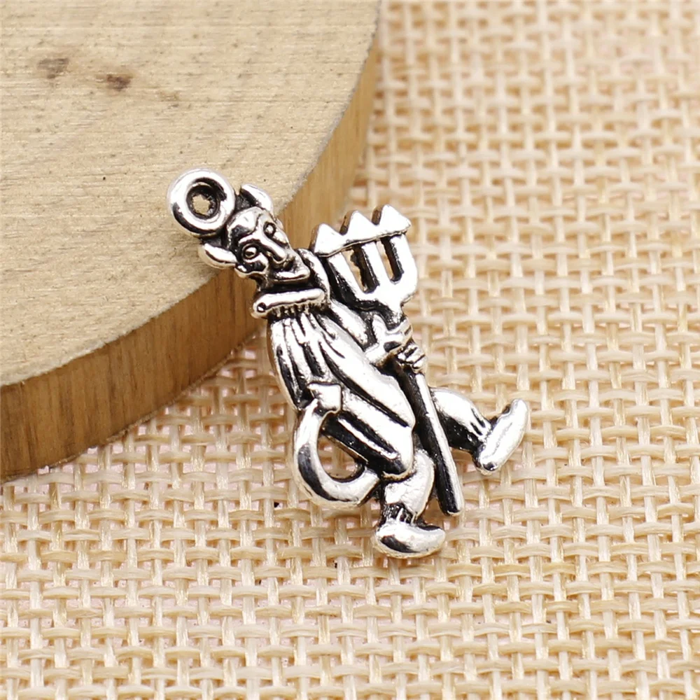 10Pcs 26x15mm Antique Silver Color Devil Caesar Charms For DIY Jewelry Making DIY Handmade Jewelry
10Pcs 26x15mm Antique Silver Color Devil Caesar Charms For DIY Jewelry Making DIY Handmade Jewelry
