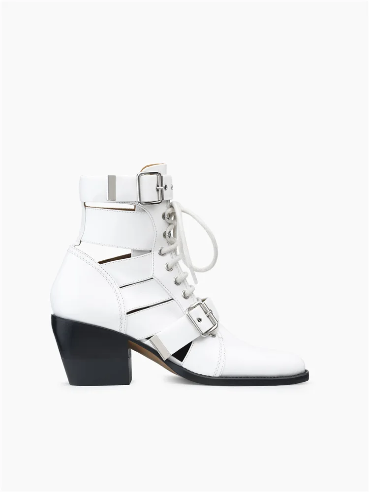 Summer and autumn new thick heel pointy blue fashion hollow hole boots cool boots large women's shoes Martin boots
Summer and autumn new thick heel pointy blue fashion hollow hole boots cool boots large women's shoes Martin boots