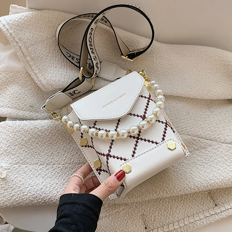 Mini Embroidery Lingge PU Leather Crossbody Shoulder Bag with Short Beading Belt For Women 2021 Simple Handbags And Purses Sac
Mini Embroidery Lingge PU Leather Crossbody Shoulder Bag with Short Beading Belt For Women 2021 Simple Handbags And Purses Sac