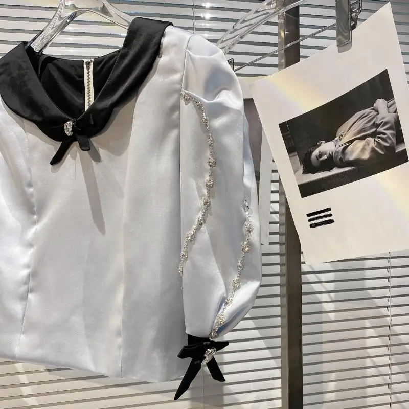2021 Summer New Fashion Rhinestone Chain Short Blouse Ladies Solid Color V-neck Puff Sleeve Slimming Shirt for Female
2021 Summer New Fashion Rhinestone Chain Short Blouse Ladies Solid Color V-neck Puff Sleeve Slimming Shirt for Female