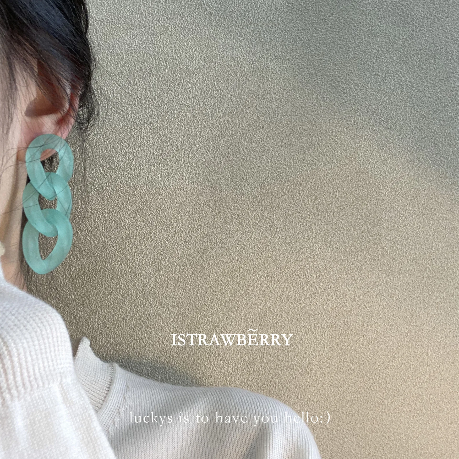 Korean Version Of Three Color Chain Jelly Earrings Matte Transparent Texture Of New Earrings Acrylic Long Temperament Earrings
Korean Version Of Three Color Chain Jelly Earrings Matte Transparent Texture Of New Earrings Acrylic Long Temperament Earrings
