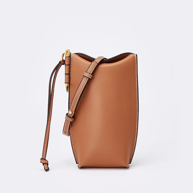 2022 Women Shoulder Bag Handbags New Mini Messenger Small bag Mobile Phone Bag Bucket Bag Genuine Leather Personality
2022 Women Shoulder Bag Handbags New Mini Messenger Small bag Mobile Phone Bag Bucket Bag Genuine Leather Personality