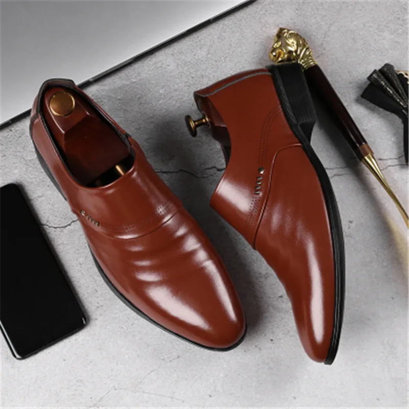 2020 New Men Oxfords shoes set of feet Male business Office Wedding pointed men's leather shoes Black Brown plus size 39-47 
2020 New Men Oxfords shoes set of feet Male business Office Wedding pointed men's leather shoes Black Brown plus size 39-47