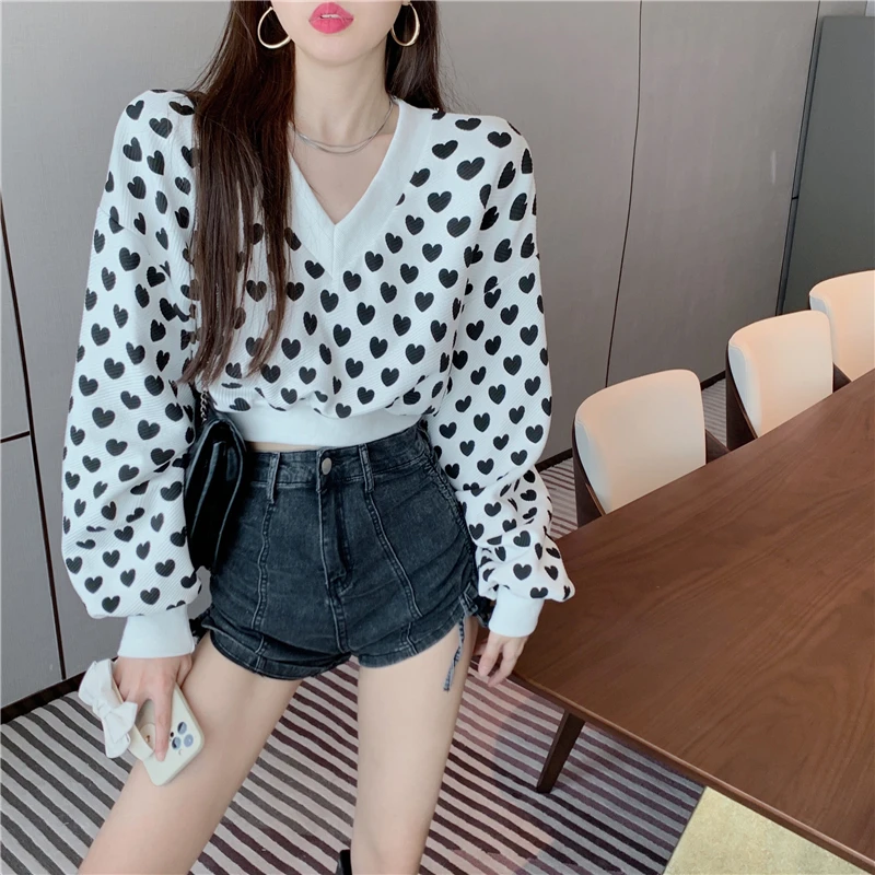 Loose V-neck Love Heart Print Crop Top Long Sleeve Sweater Women's Blouse 2022 Spring and Autumn New Women Clothing
Loose V-neck Love Heart Print Crop Top Long Sleeve Sweater Women's Blouse 2022 Spring and Autumn New Women Clothing