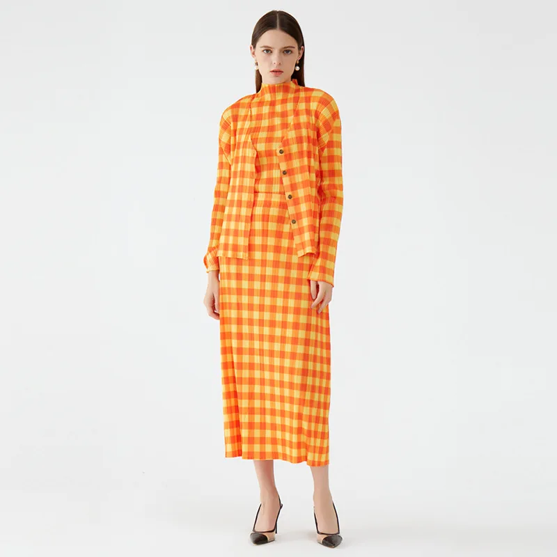 Sunya 1. Plaid printed suit female 2021 autumn new product long-sleeved jacket T-shirt mid-length half skirt three-piece female 
Sunya 1. Plaid printed suit female 2021 autumn new product long-sleeved jacket T-shirt mid-length half skirt three-piece female