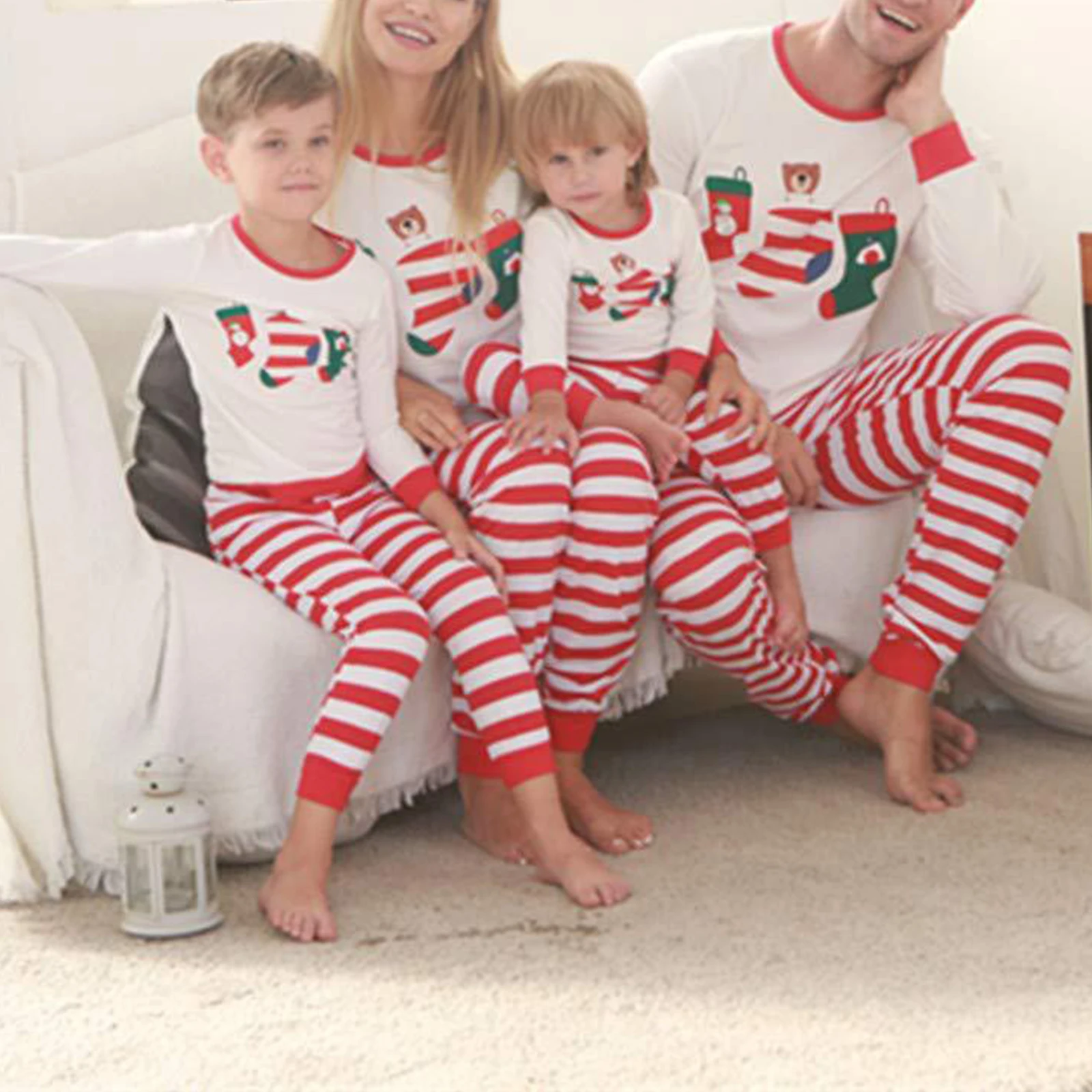 2020 Family Look Christmas Matching Outfits Pajamas Sets Red Striped Socks Cartoon Printed Sleepwear Kid Adult Pyjamas Homewear
2020 Family Look Christmas Matching Outfits Pajamas Sets Red Striped Socks Cartoon Printed Sleepwear Kid Adult Pyjamas Homewear