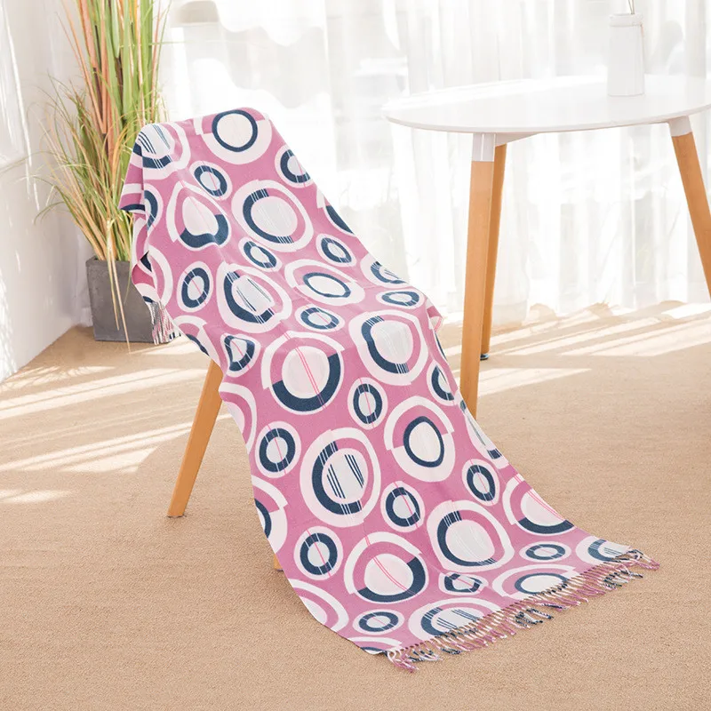 Chinese quality silk autumn and winter New style lady beach Thickened fashion headscarf scarf women Cashmere Flower print shawl
Chinese quality silk autumn and winter New style lady beach Thickened fashion headscarf scarf women Cashmere Flower print shawl